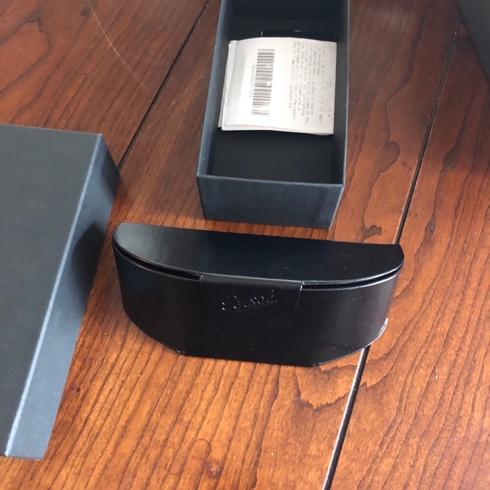 Brand new Persol sunglasses - Picture 3 of 5